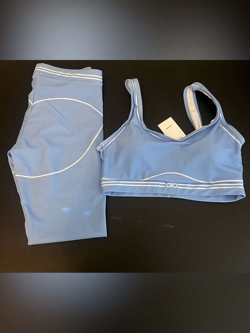 MEDIUM Alo Light Blue Sports Bra and Leggings Set